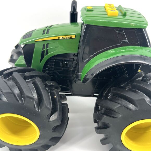 WORKING JOHN DEERE TOY TRACTOR & WAGON MODEL 46260 W/ LIGHTS & SOUNDS - Picture 2 of 16